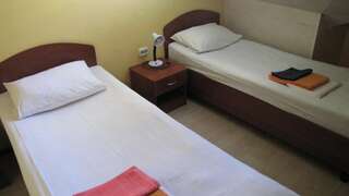 Гостиница Солнышко Адлер Бюджетный двухместный номер с 1 кроватью или 2 отдельными кроватями-7